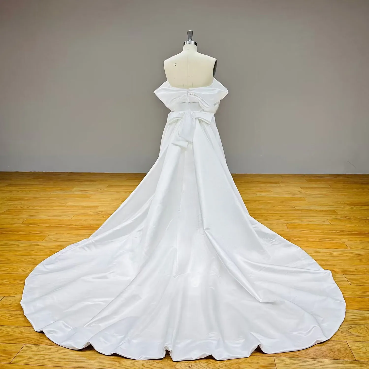 Light Effect Satin Mermaid Wedding Dress with Detachable Train and Gorgeous Detailing